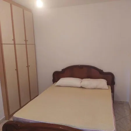 아파트 Klodian Sarandë